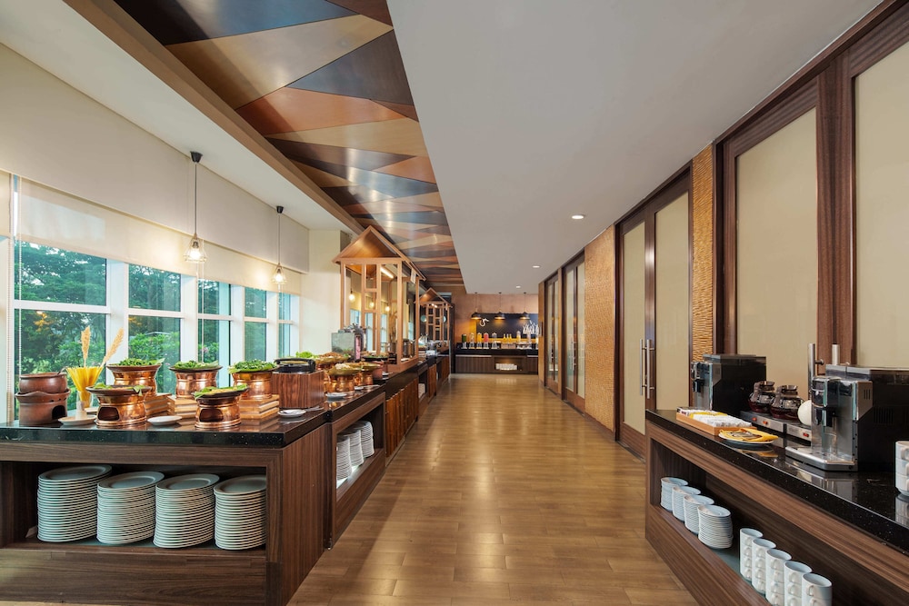Hotel Santika Bsd City 18/30
