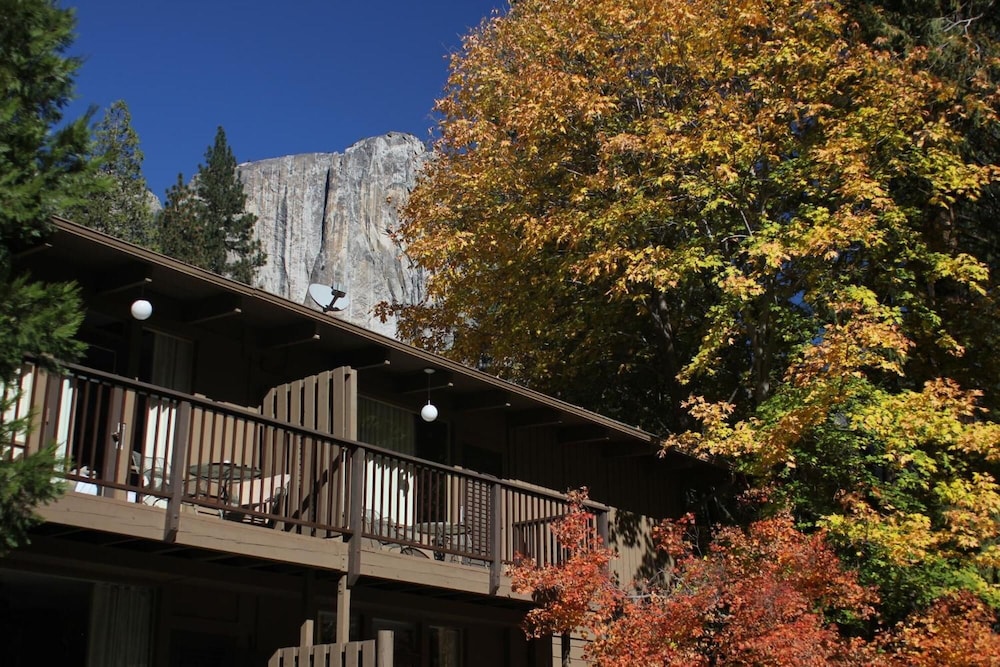 Yosemite Valley Lodge 25/32