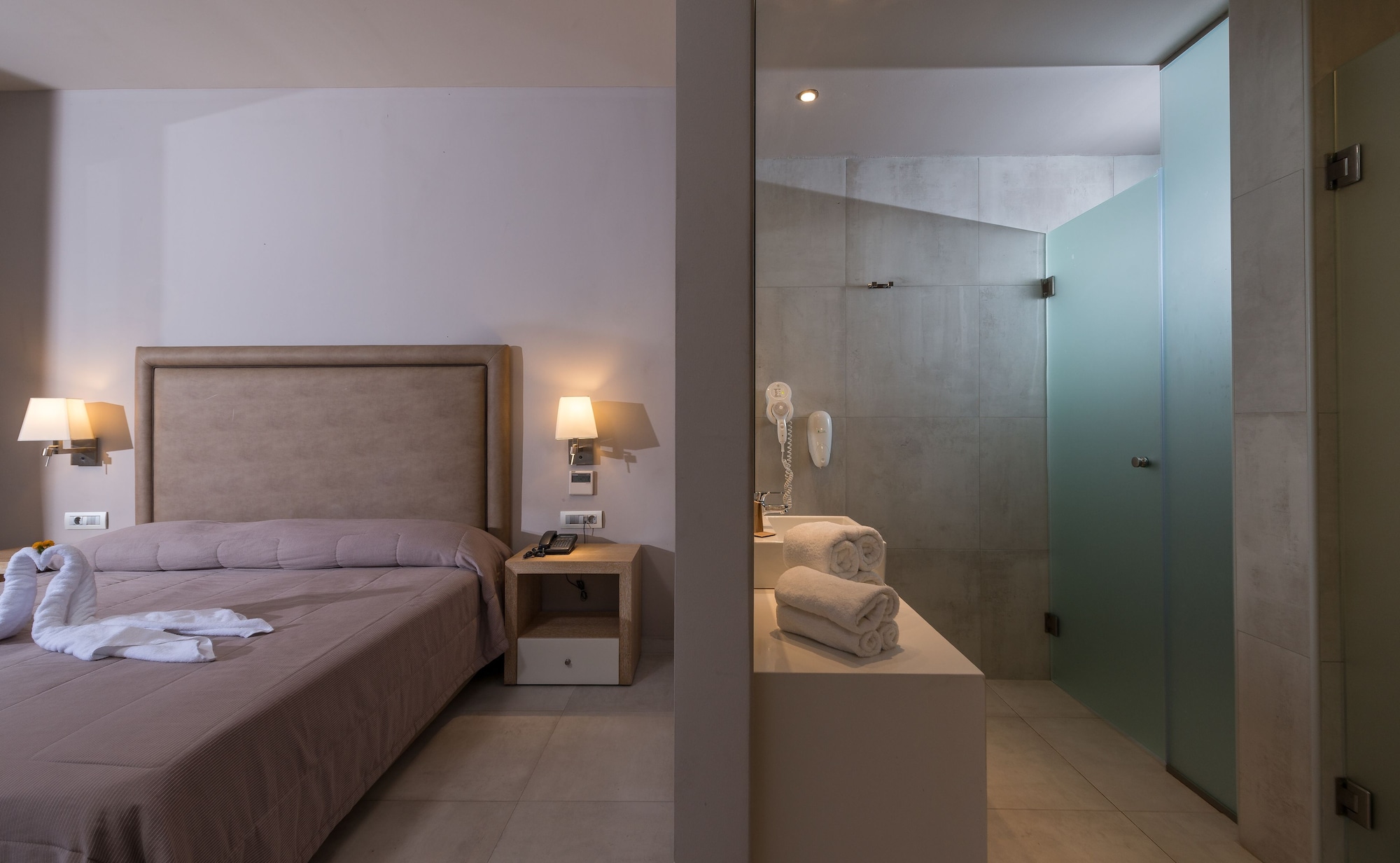 2 Bedrooms, Family, 2 Double Beds, Cactus Beach Hotel 5/9