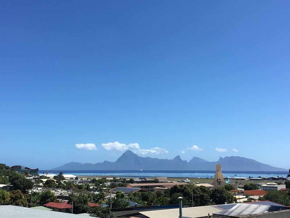 Tahiti Airport Motel 61/64