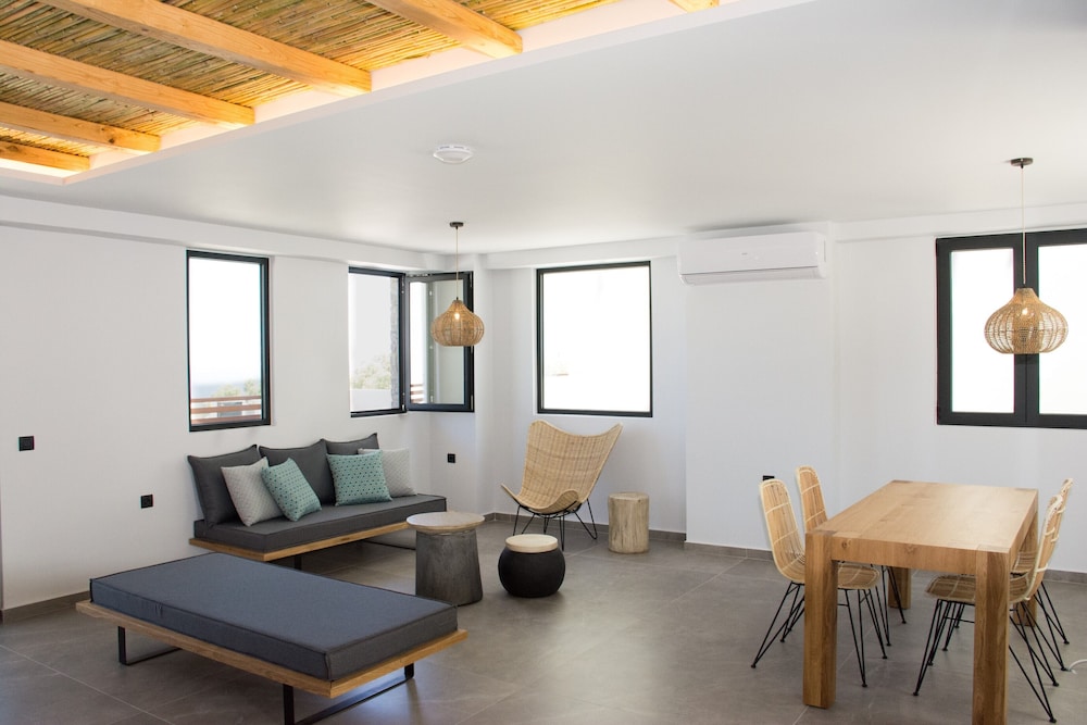 Casa Blu Boutique 55/64