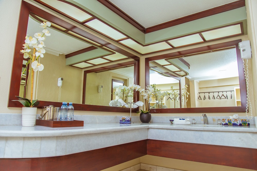Estero Beach Hotel & Resort 8/70