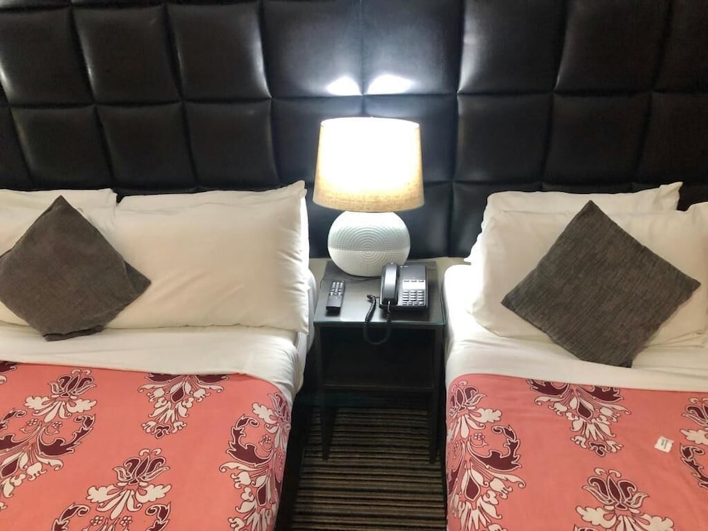 Kings Park Hotel 15/56