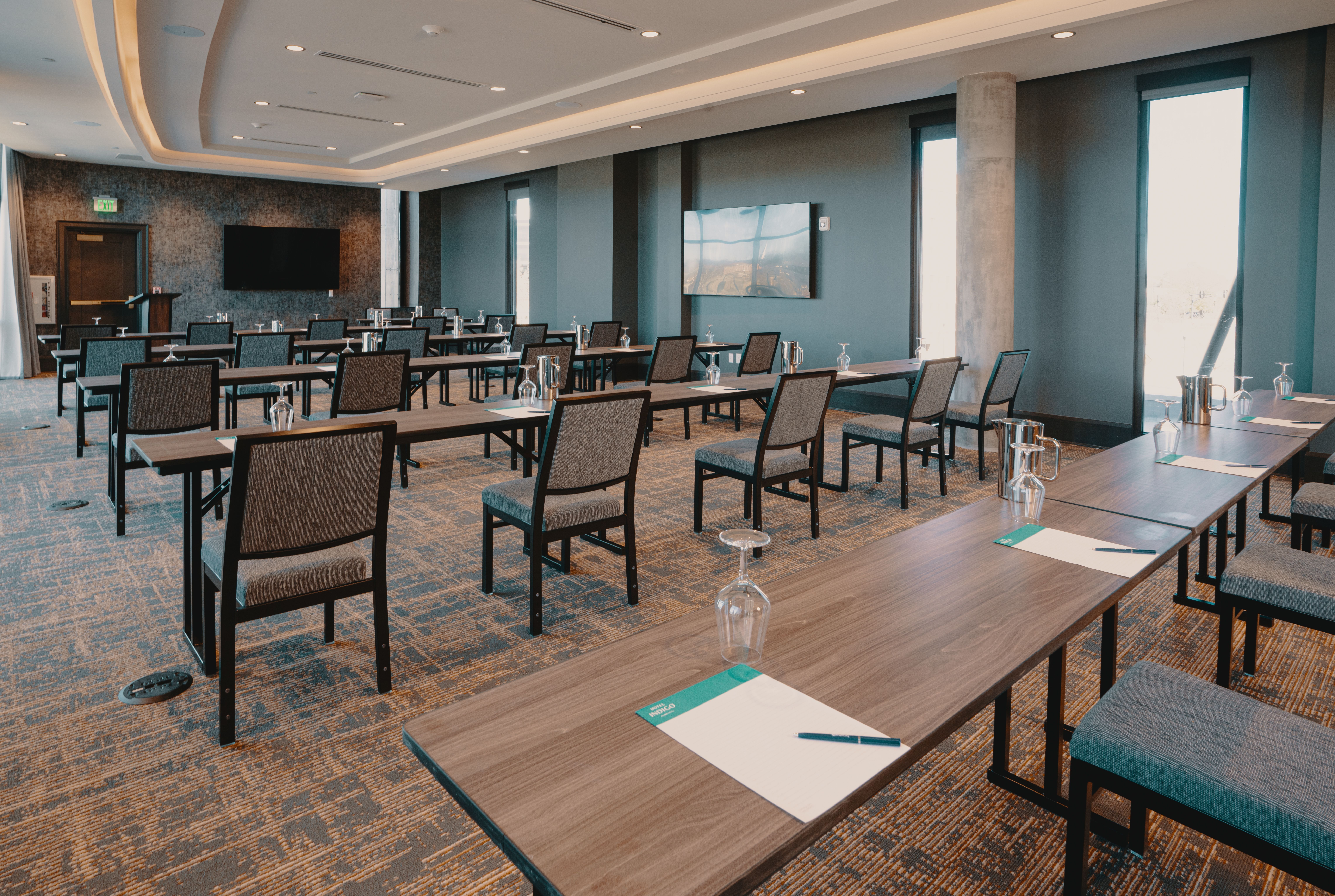 Hotel Indigo Columbus At Riverfront Place 63/68