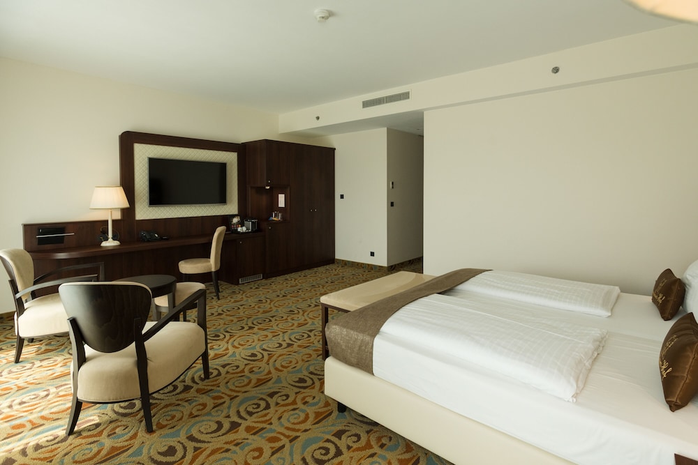 BUSINESS, DOUBLE BED