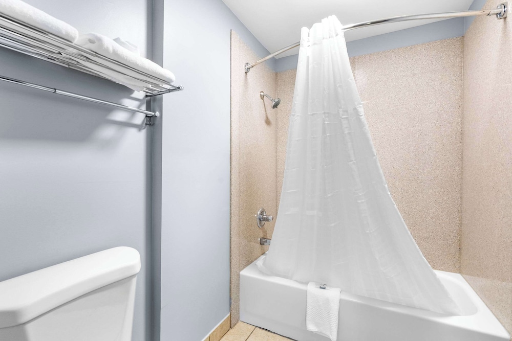 Quality Inn Lawrenceburg, TN 30/31