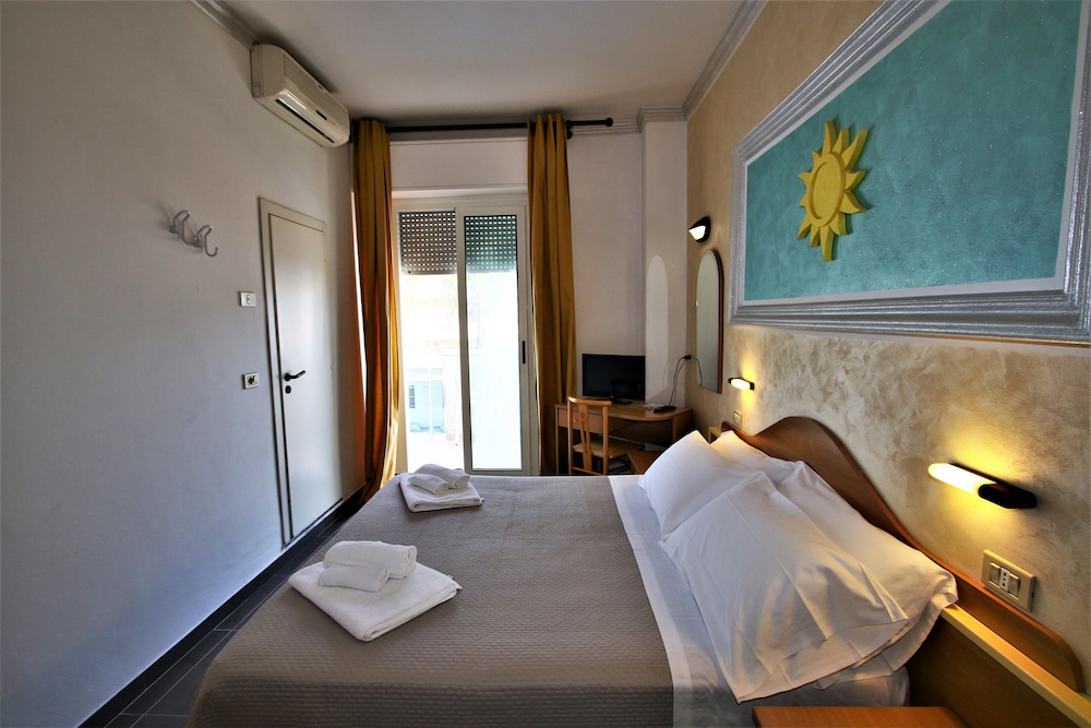Hotel De Amicis 10/53