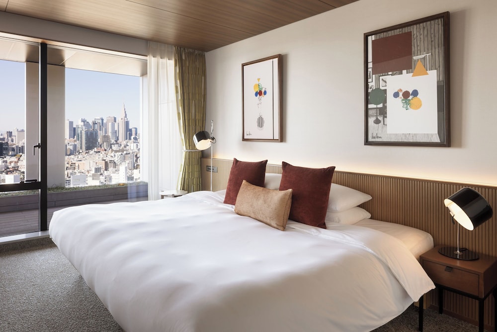 DELUXE, KING BED, CITY VIEW