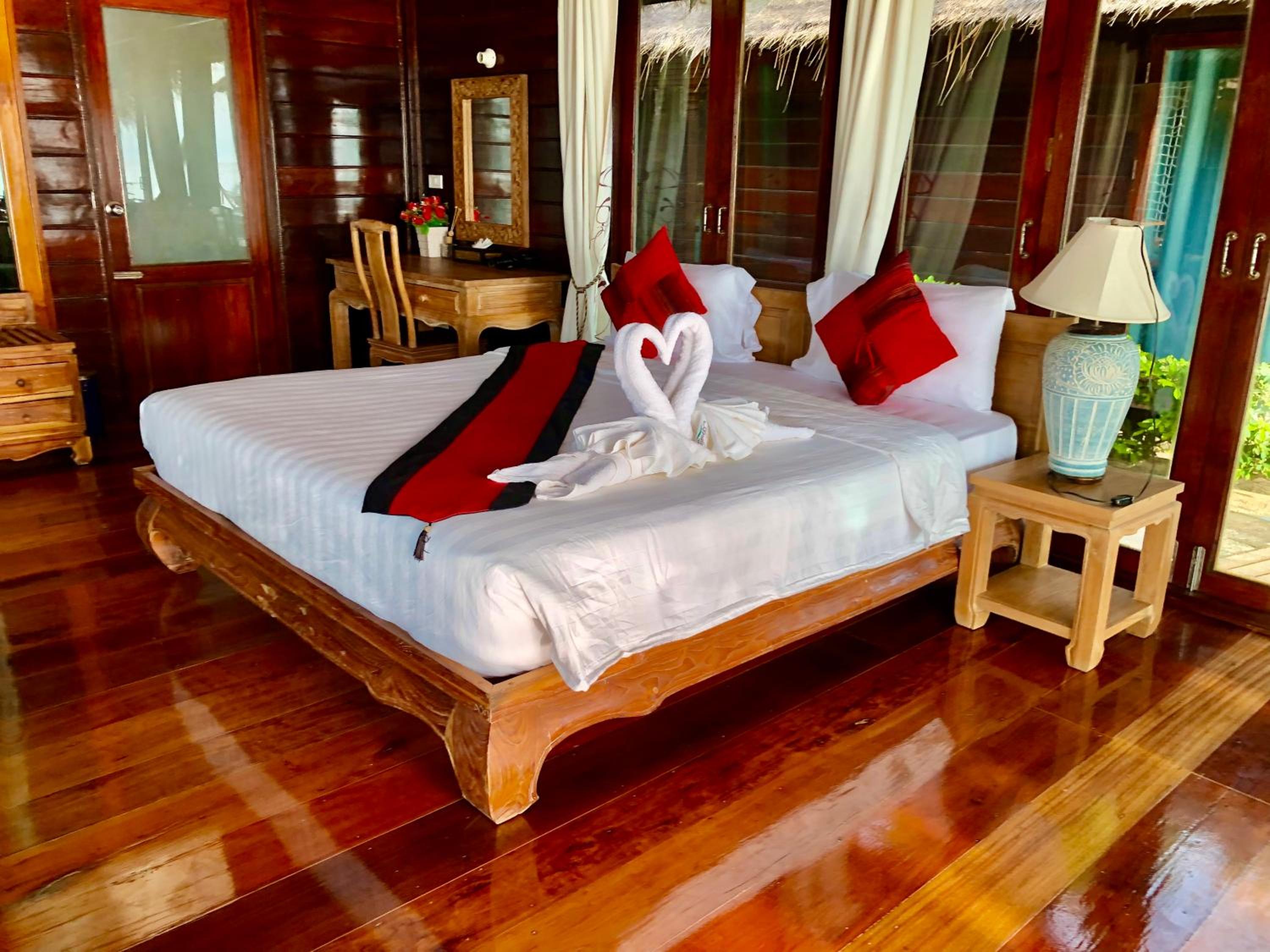 Deluxe, Beach Front