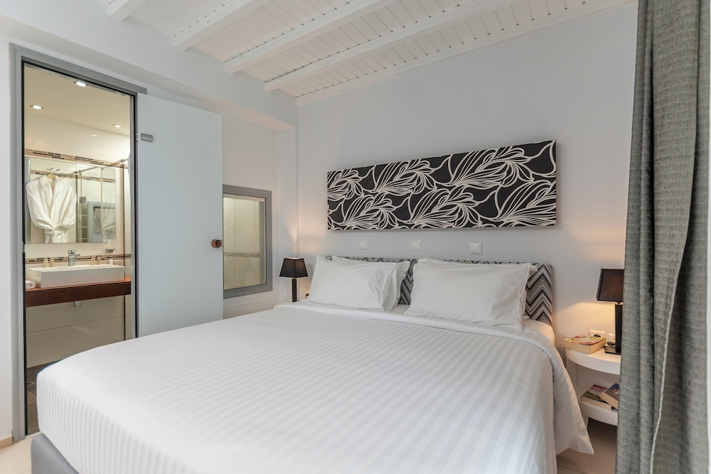 PREMIUM, POOL OR SEA VIEW