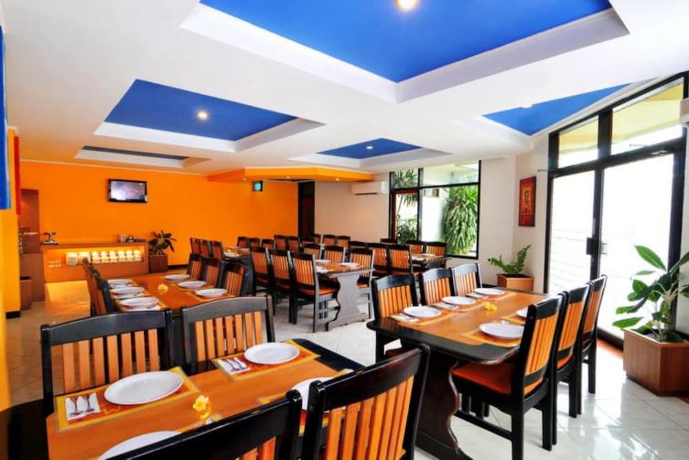 The Yani Hotel 40/57