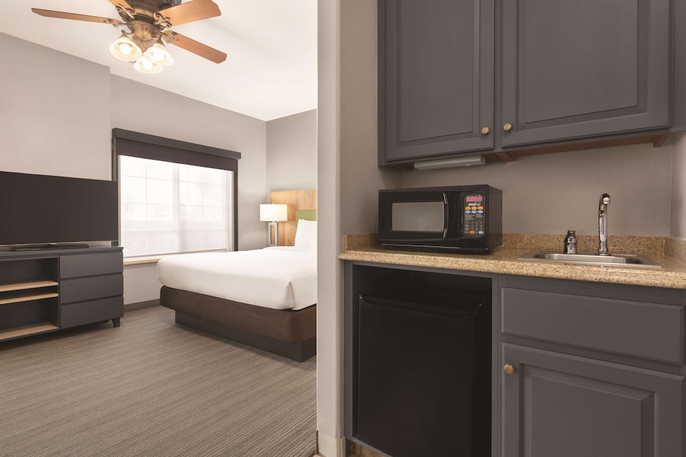 Spark by Hilton Redlands 10/40