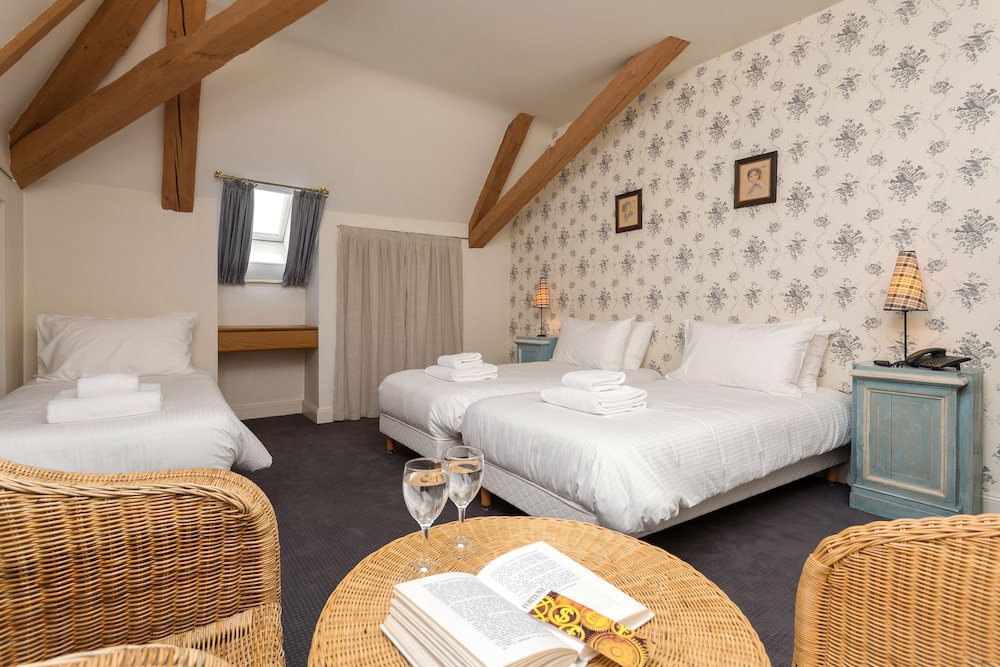 جناح بسرير كوين وسريرين فرديين، Chateau de Candie 5/10