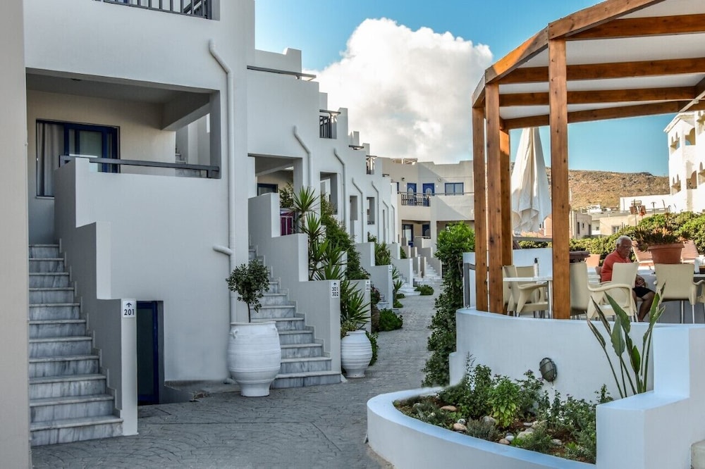 Yria Beach Hotel 12/61