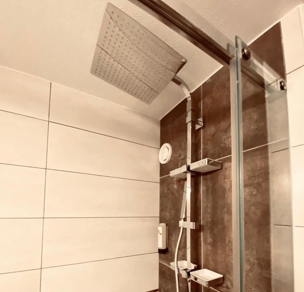 HOSTELLERIE LA CHAUMIERE 30/32