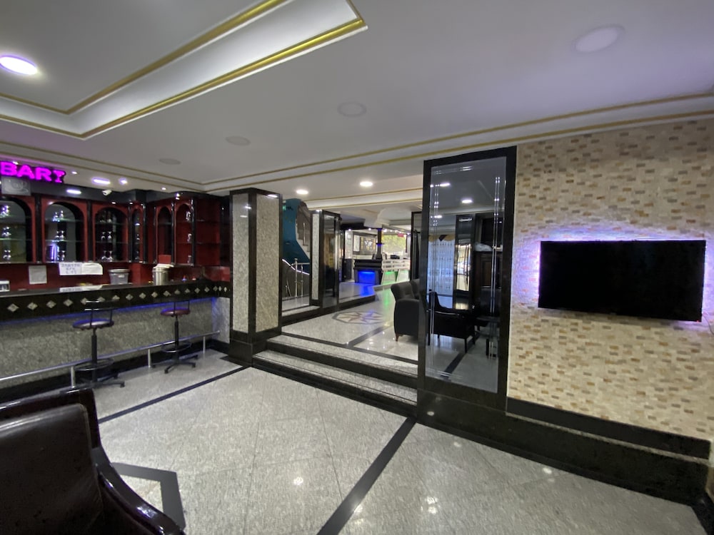 GRAND ORAL HOTEL 4/50