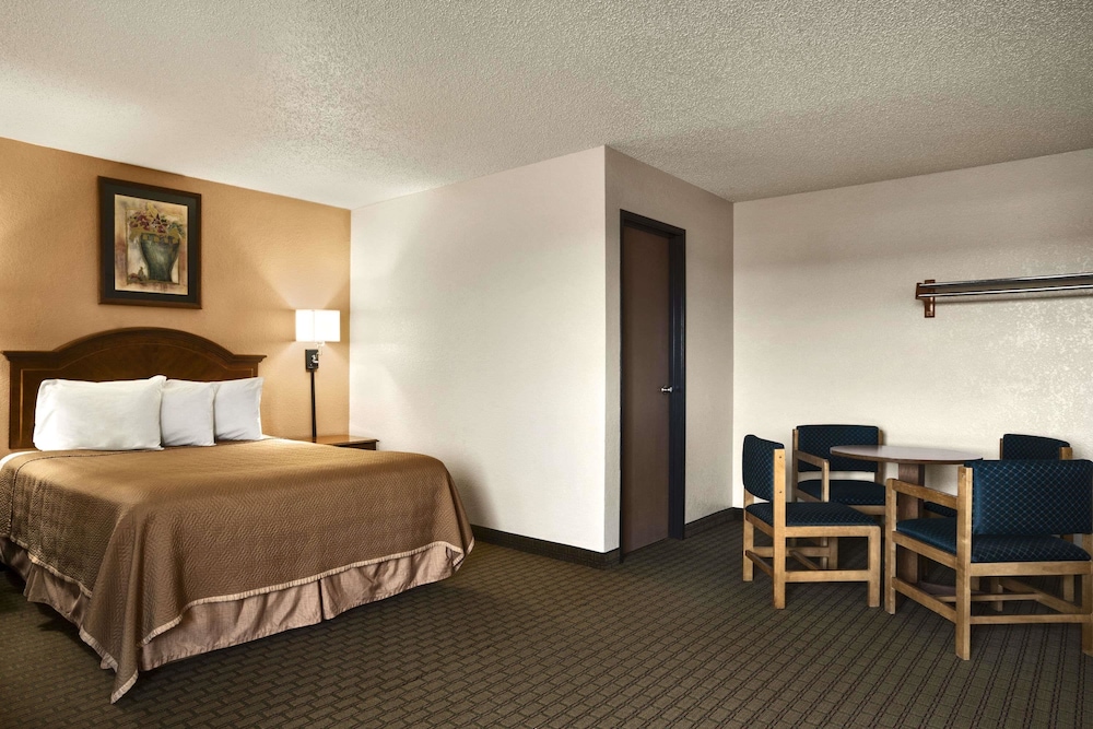 Travelodge By Wyndham Battle Creek 7/18