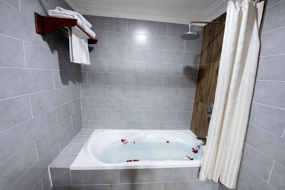Royal, Crown, Suite, King Bed، Royal Crown Hotel & Spa 4/4