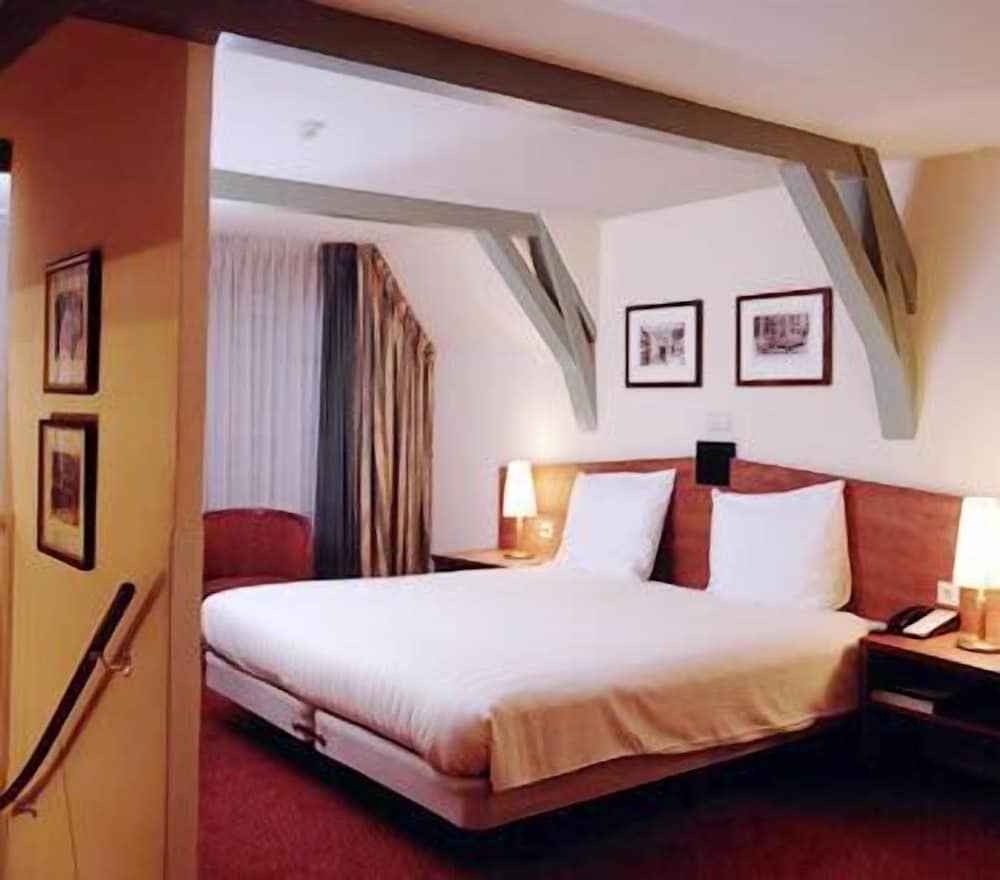Suite, Double Bed, Living Area