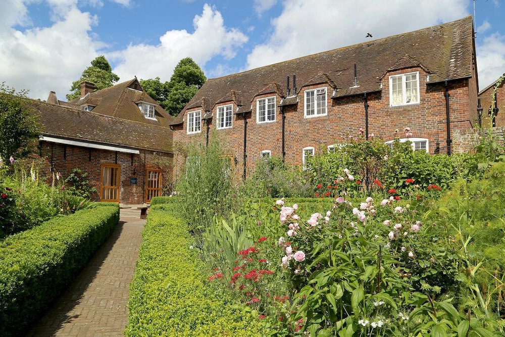 The Stable Courtyard Bedrooms At Leeds Castle 32/44