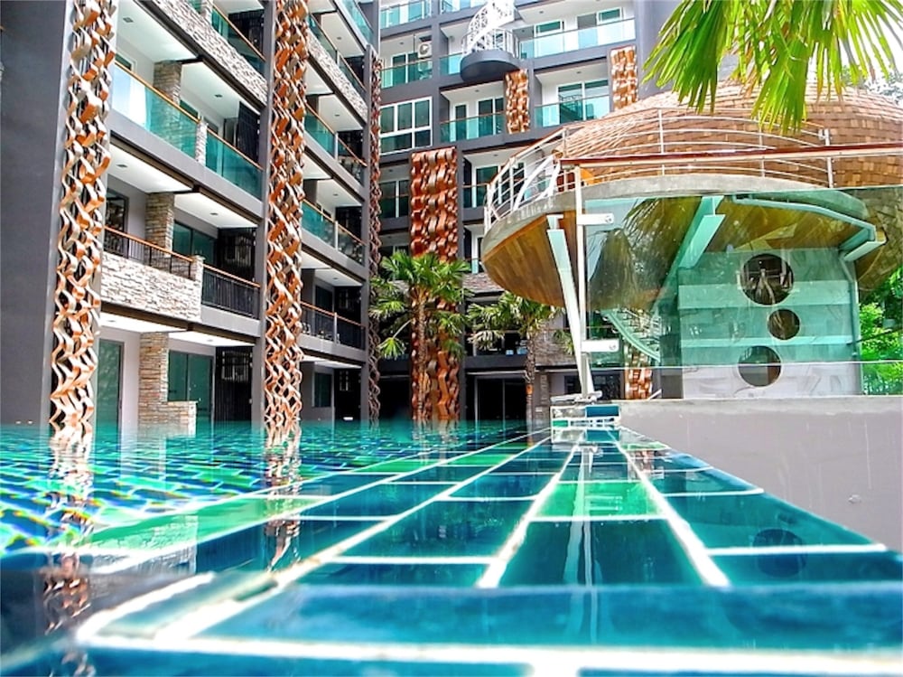 Emerald Terrace Condominium Resort 68/71