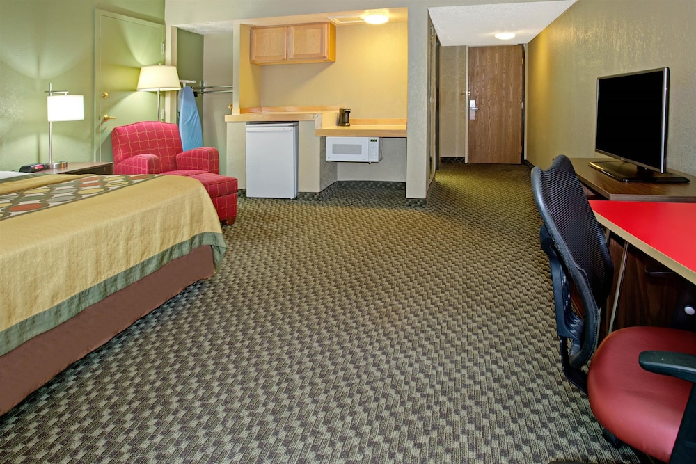 Super 8 by Wyndham Wheatridge/Denver West 11/24