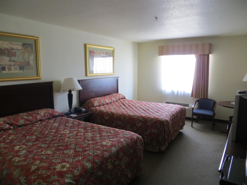 Hometown Hotel Bryant 7/33
