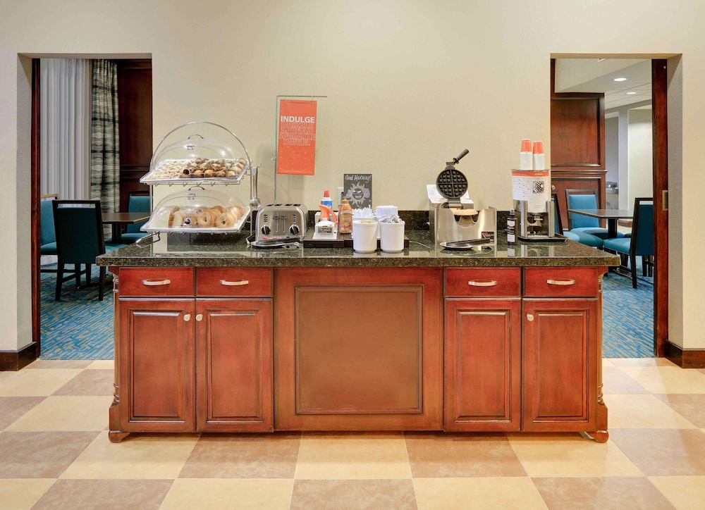 Hampton Inn Suites Dallas Arlington South 11/50