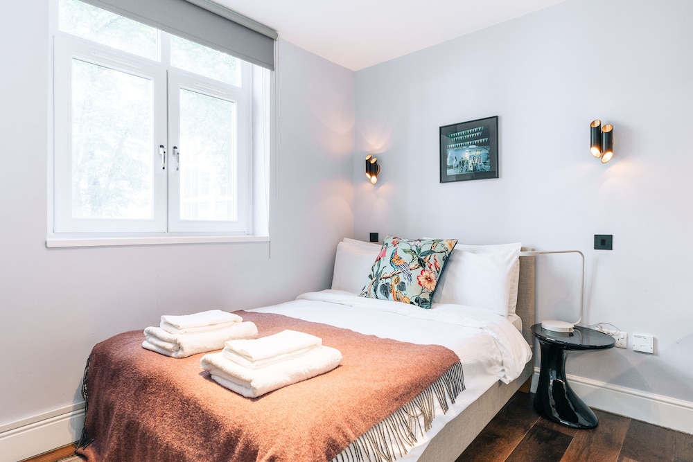 The Knaresborough by Aura Collection 20/50