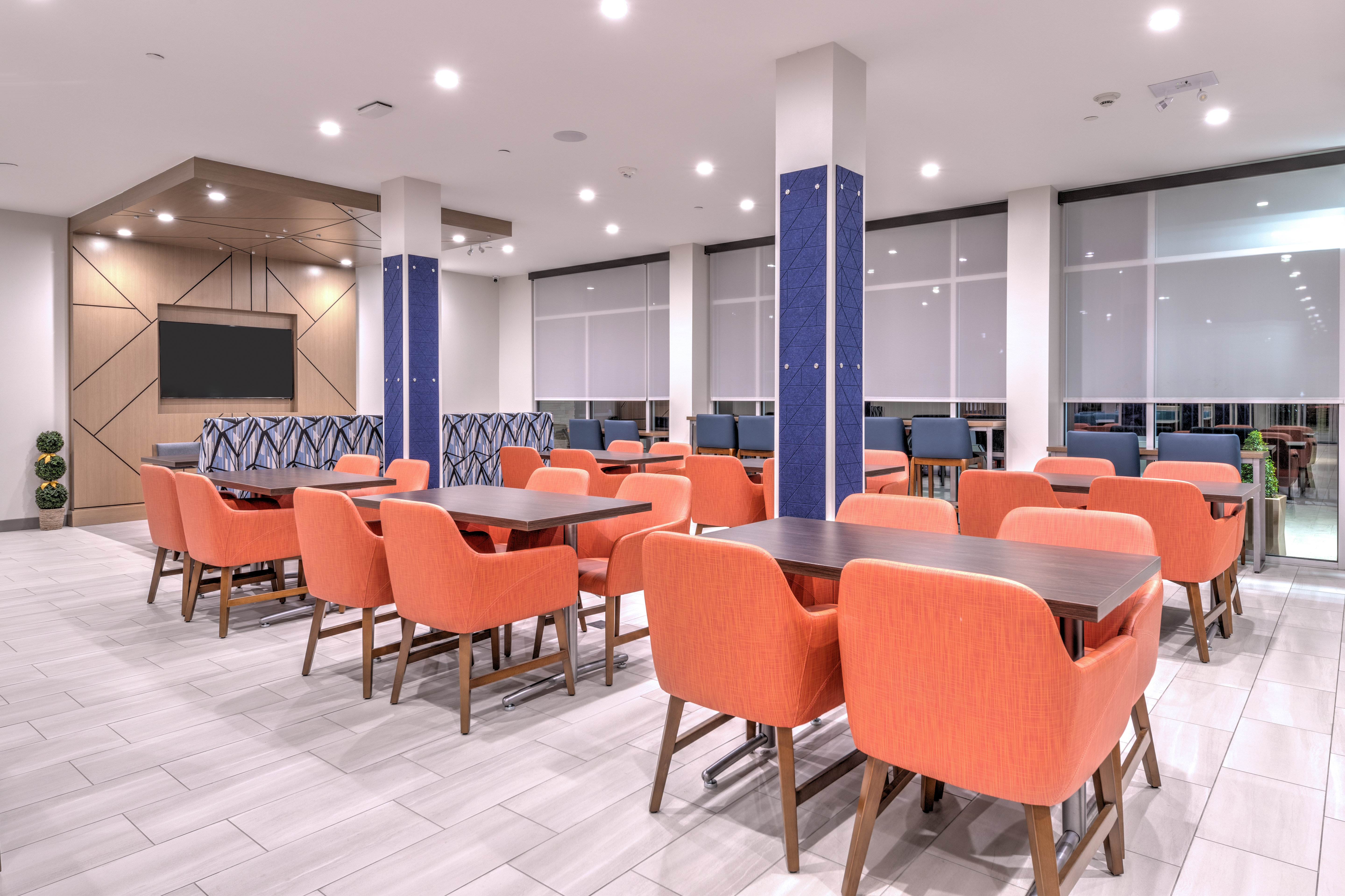 Holiday Inn Express & Suites Austin Airport East 39/44
