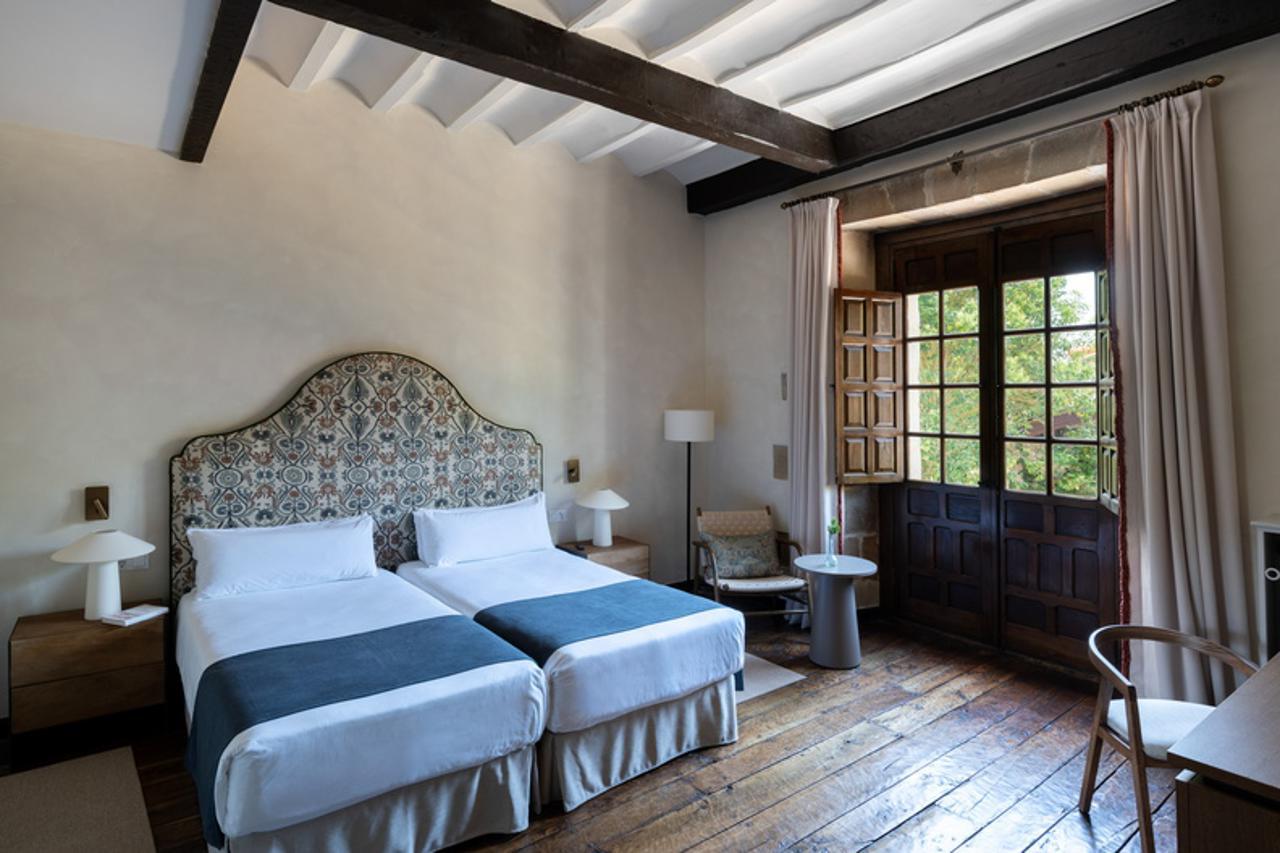 PARADOR DE SANTILLANA GIL BLAS 14/38
