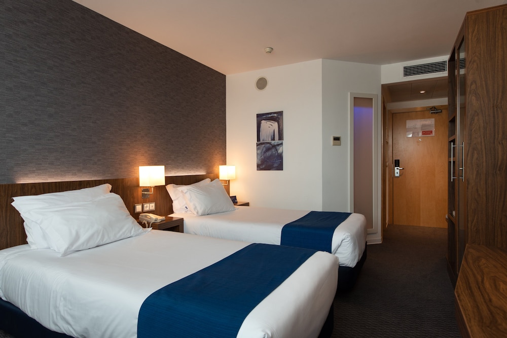 HOLIDAY INN EXPRESS LISBON AIRPORT 16/78