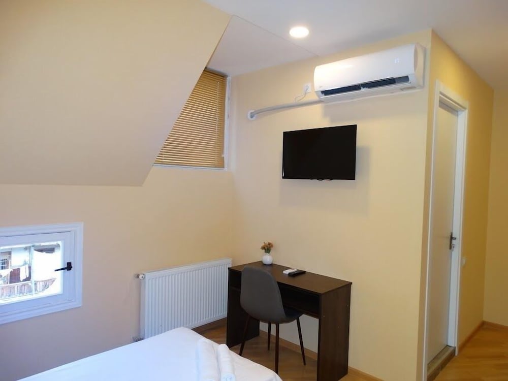 Hotel Iveria 32/50