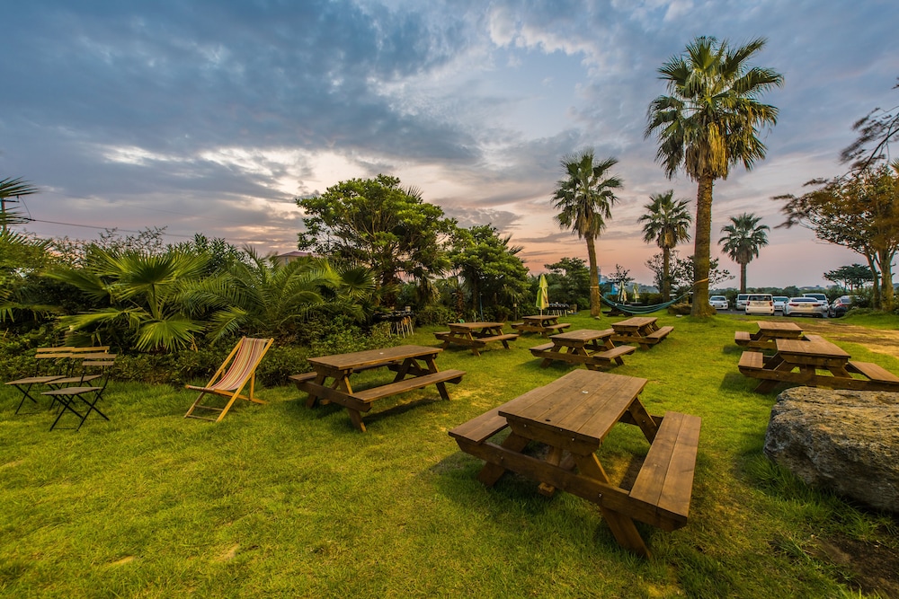 The Four Graces Resort 26/28