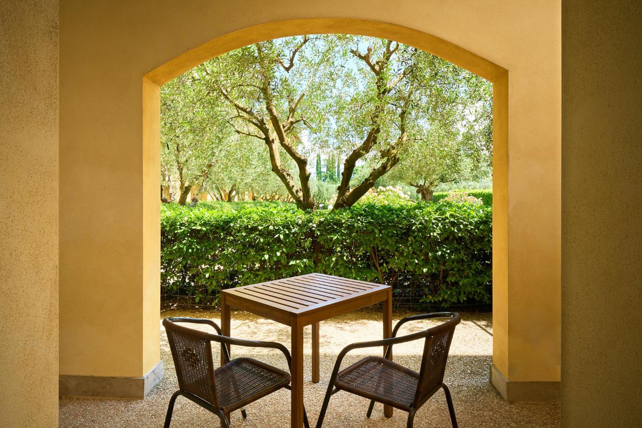 Delfina Palace 24/40