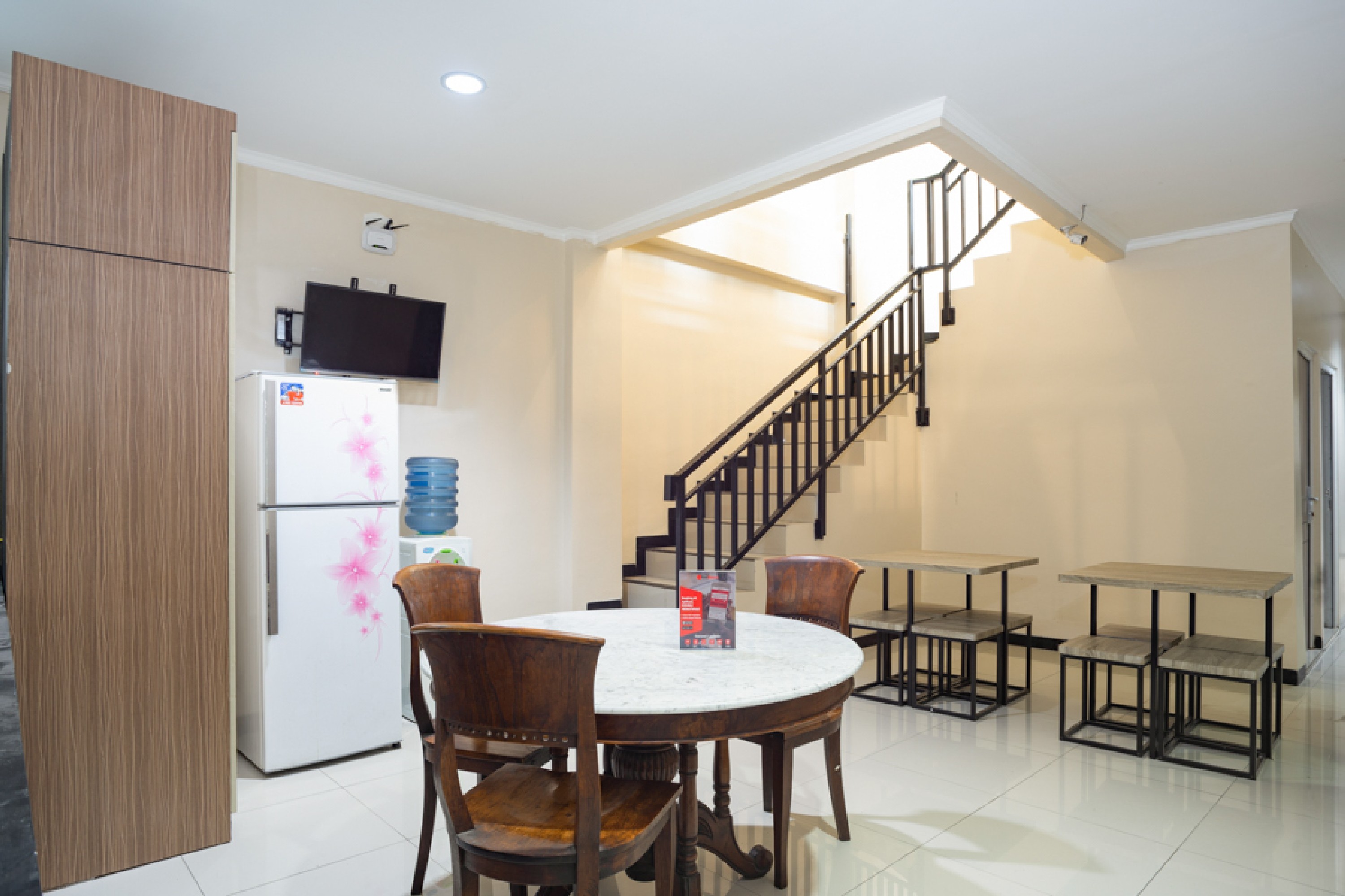 Reddoorz Near Botani Square Mall 29/31