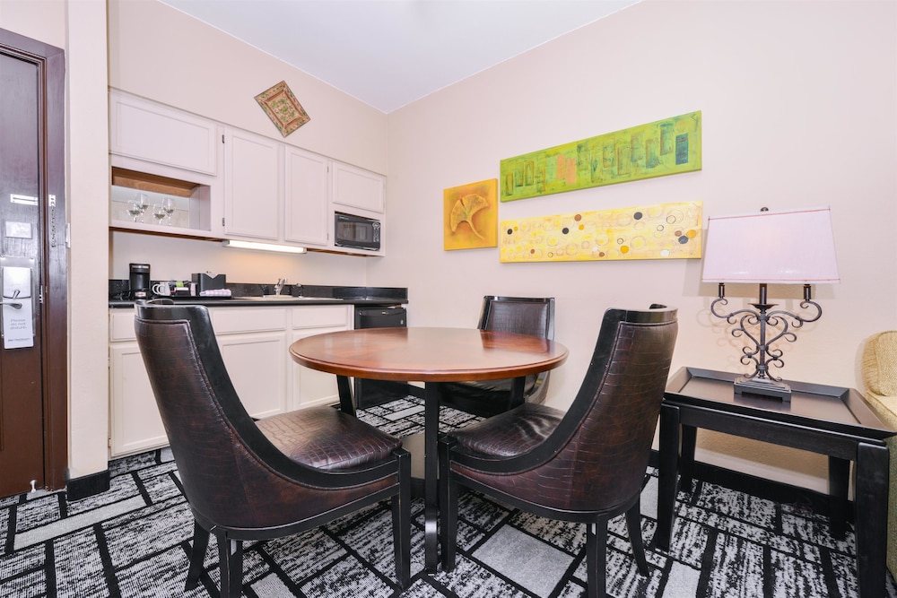 Best Western Plus Meridian Inn & Suites, Anaheim-Orange 28/31
