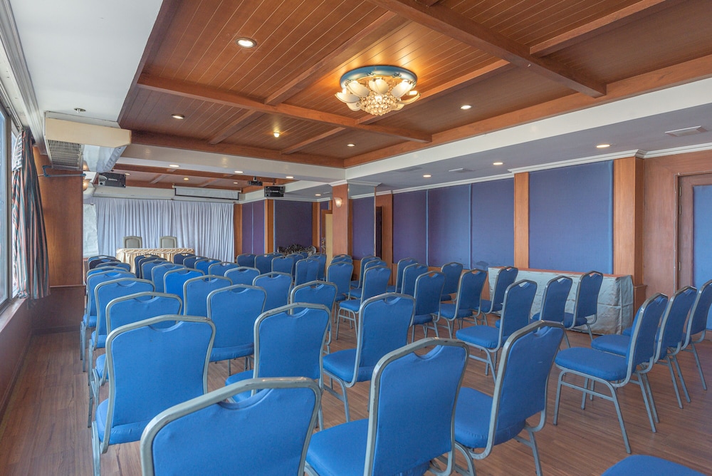 Nonthaburi Palace Hotel 57/66