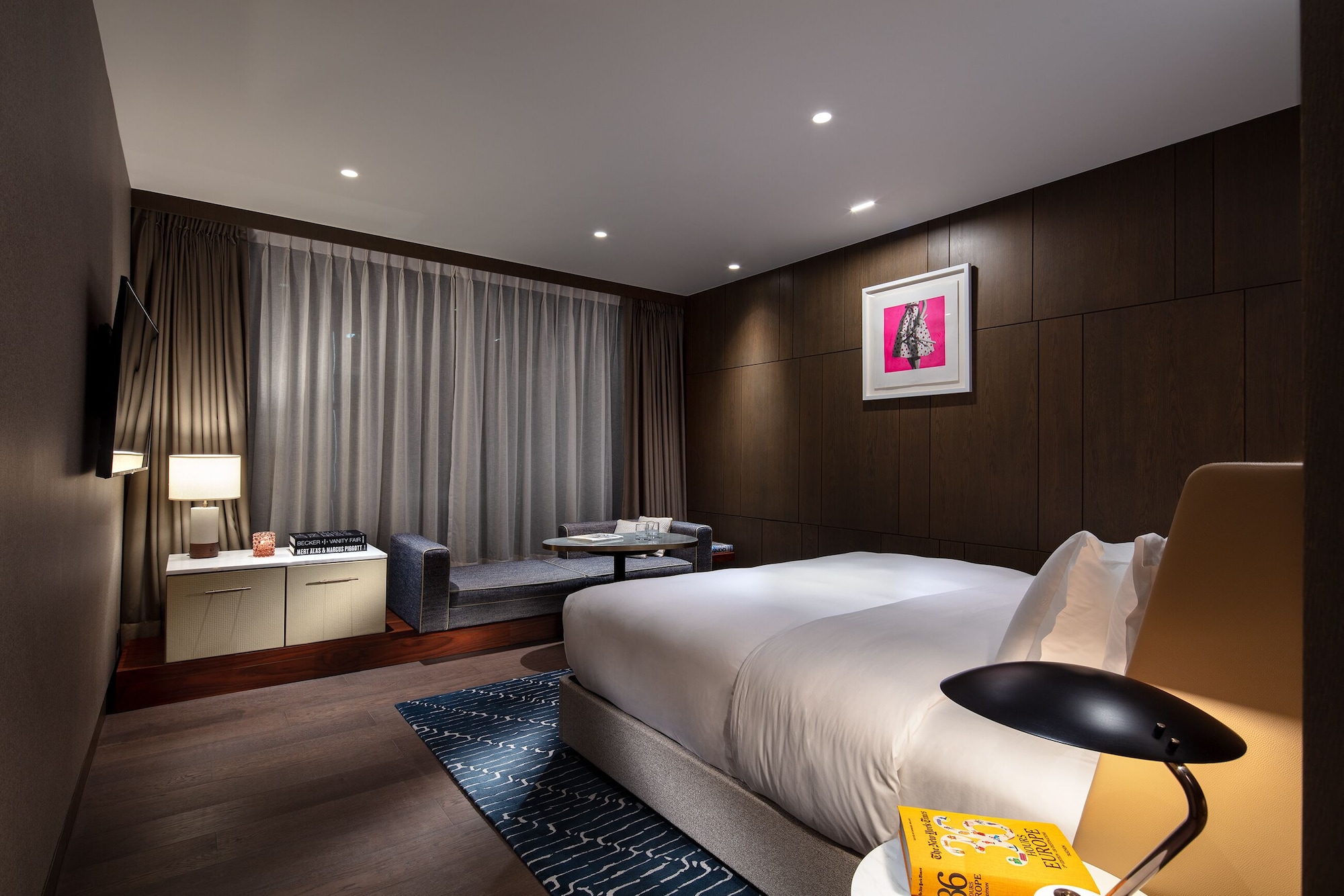 ROOM, KING BED, CORNER