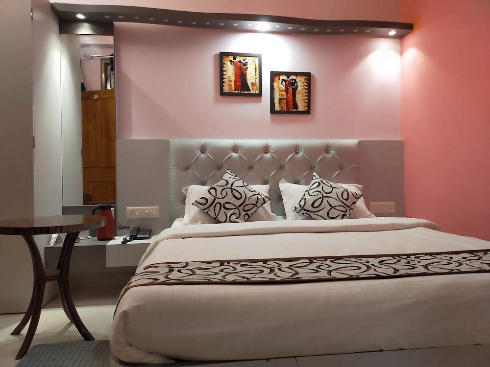 Hotel Prabhat 7/50