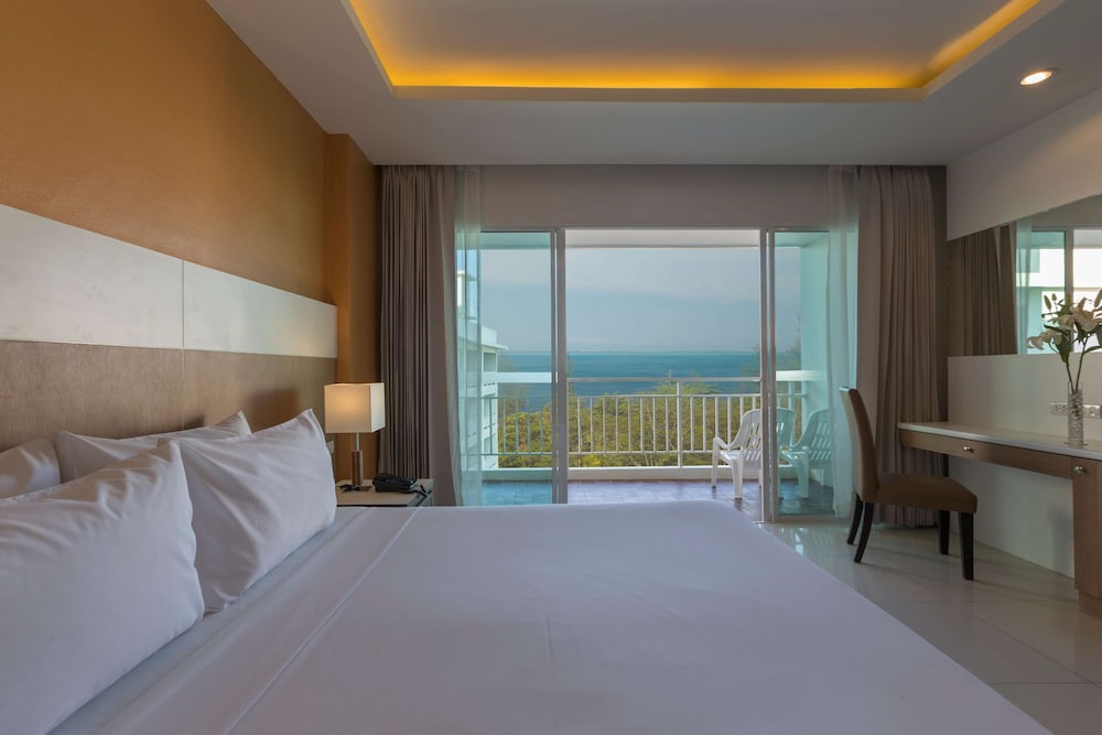 Chanalai Hillside Resort 33/74