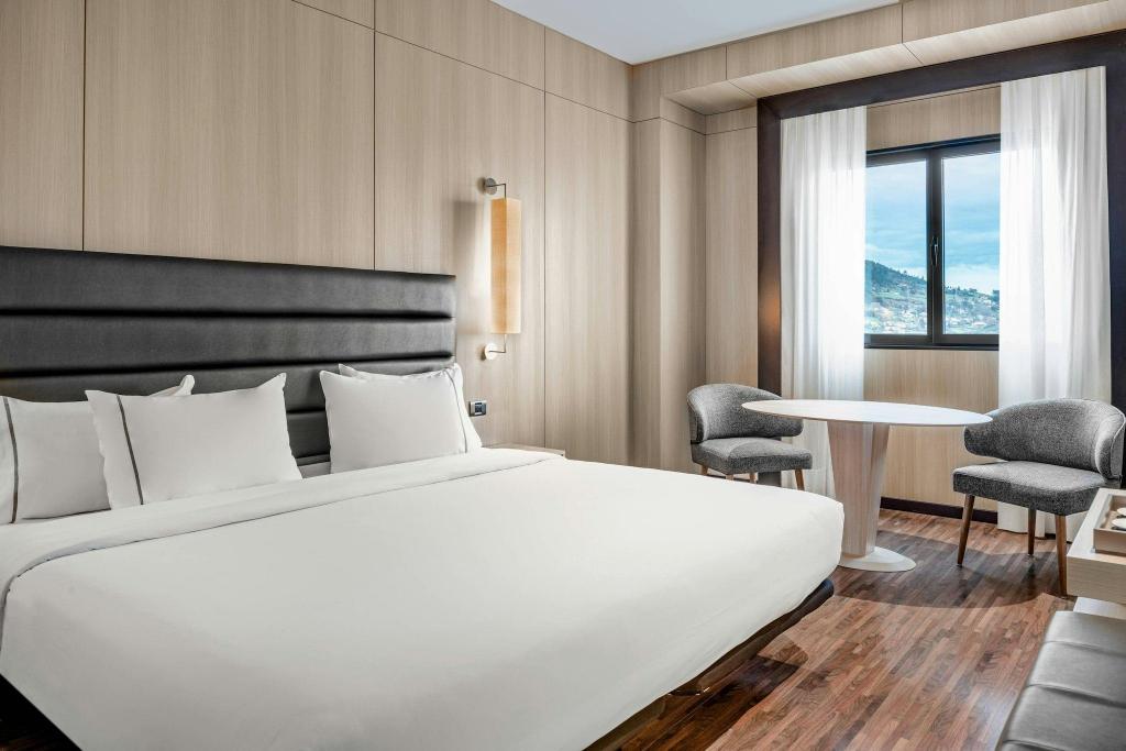 Plus, Guest Room, Standard, King Bed