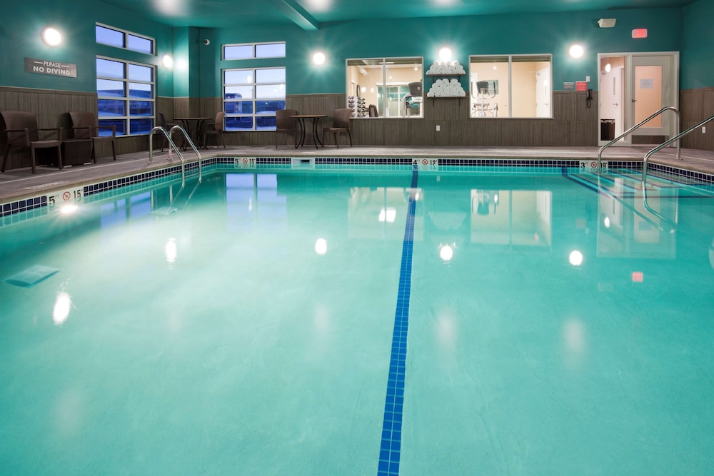 GrandStay Hotel and Suites 32/63