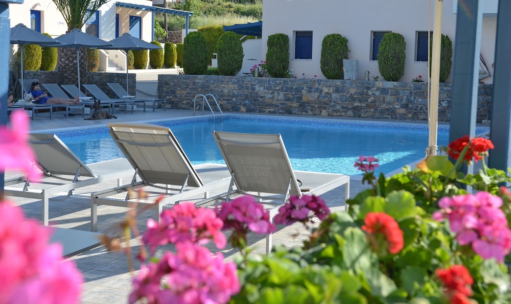 Emporios Bay Hotel 8/64