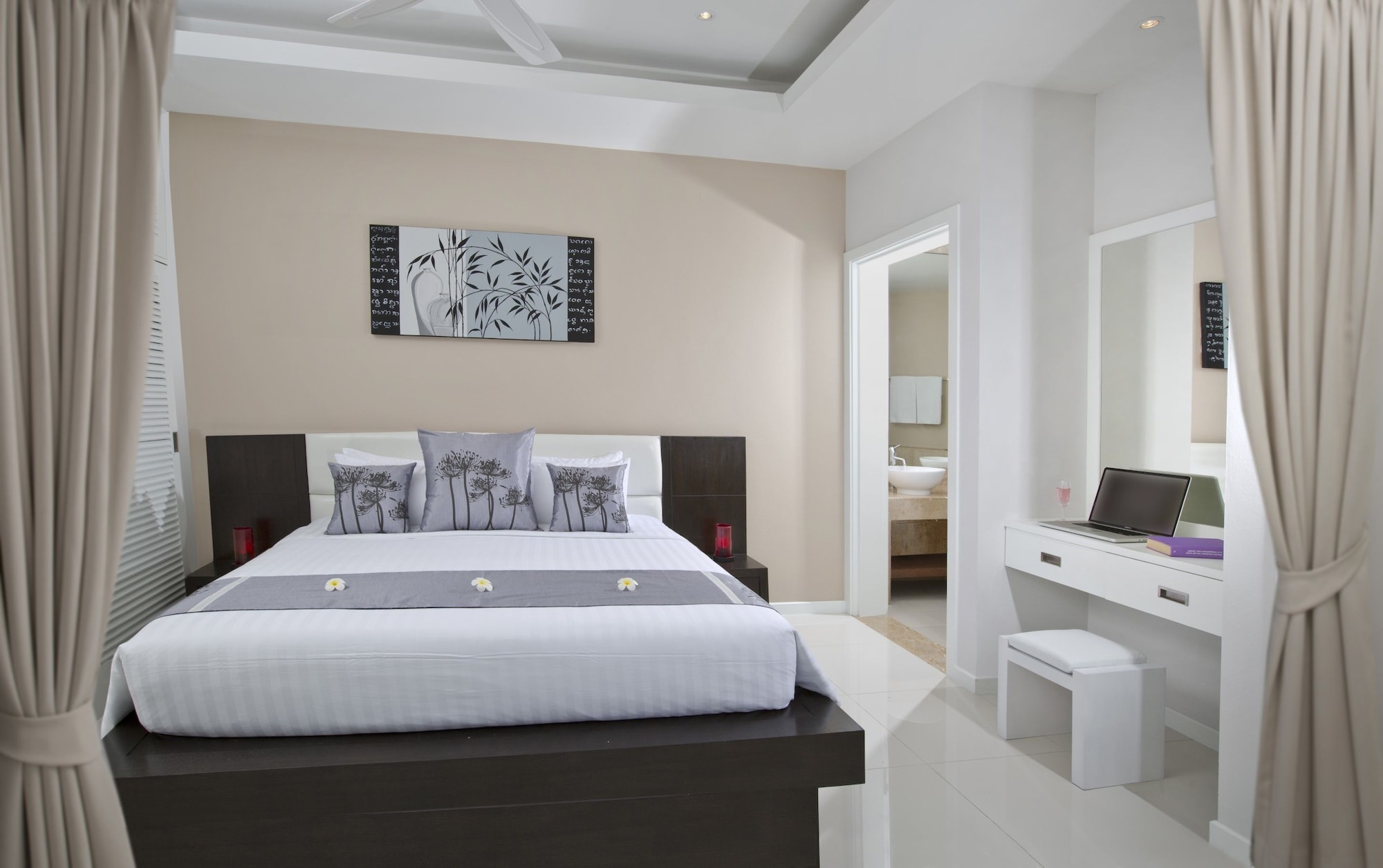3 BEDROOMS, GARDEN VILLA