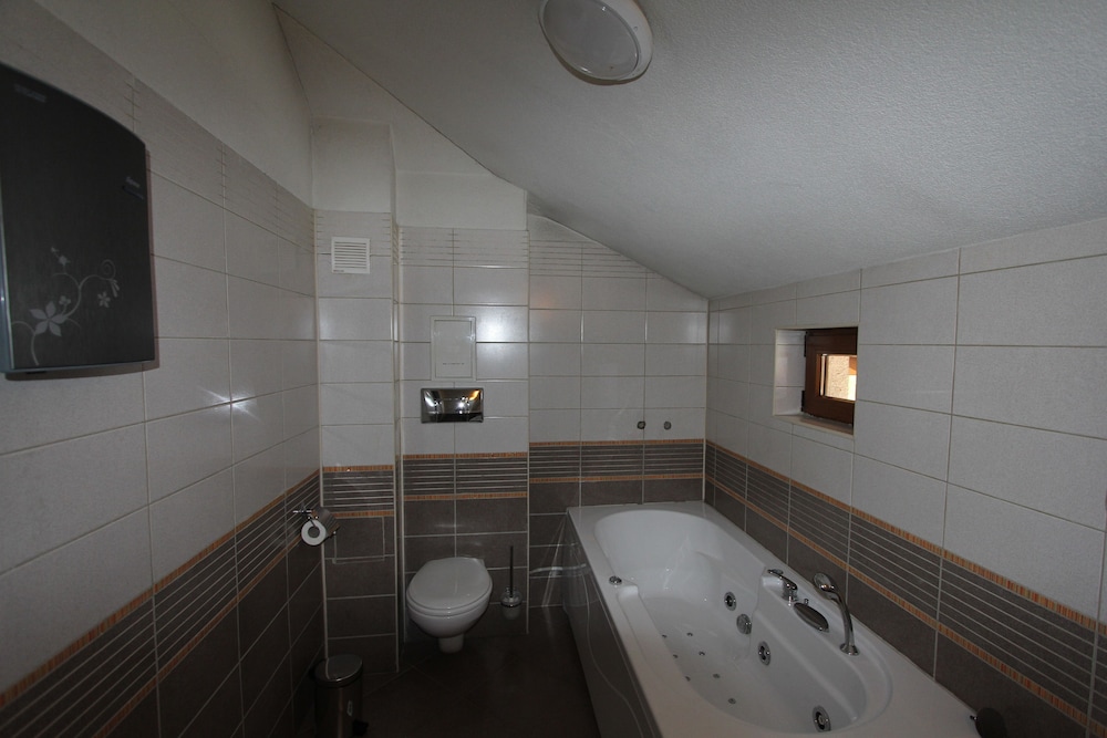 Kap House Hotel 48/50