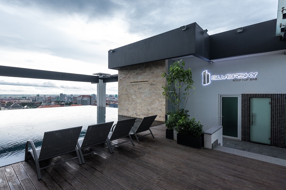 Naki Suites At Silvertown 24/49