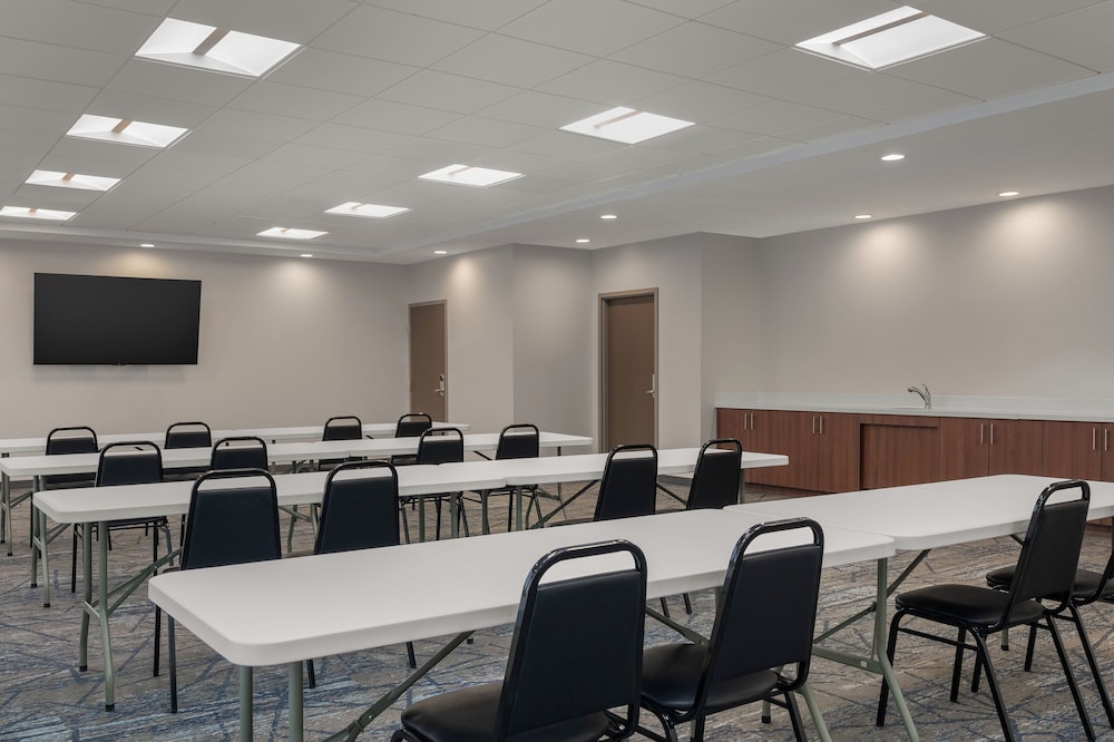 Holiday Inn Express & Suites Muncie Northwest by IHG، مونسي 41/50