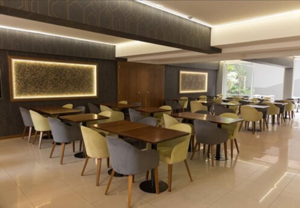 Urbana Class Hotel 13/16