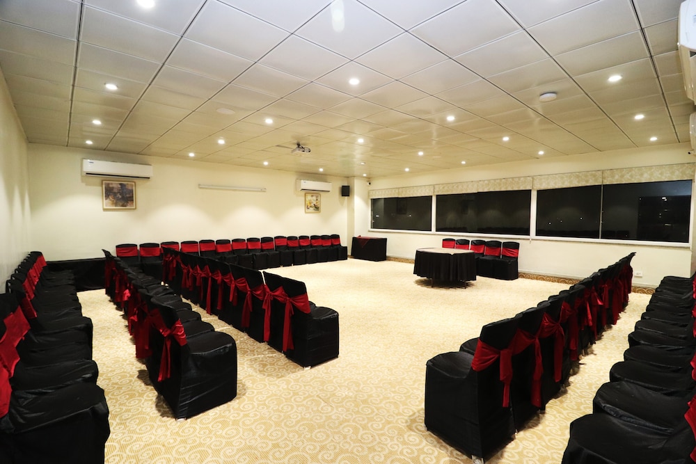 Hotel Rajhans Regent 46/48